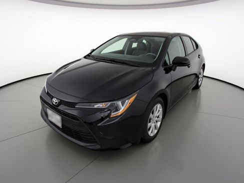 Used 2025 Toyota Corolla LE FWD image 3
