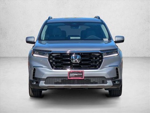 New 2025 Honda Pilot Touring image 6