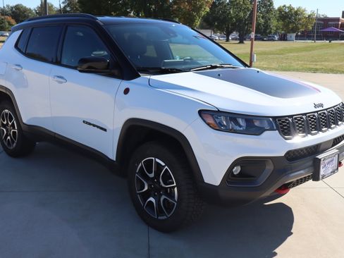 Used 2024 Jeep Compass Trailhawk w/ Trailhawk Convenience Group image 4