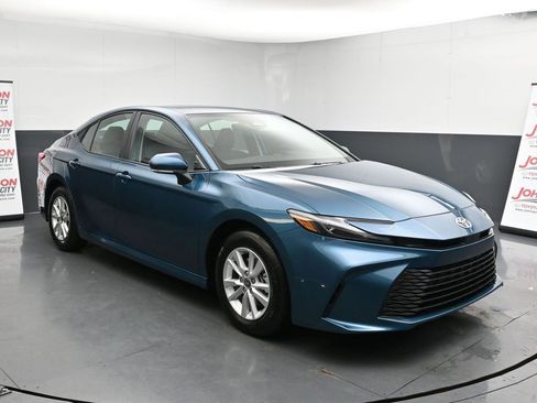 Used 2026 Toyota Camry LE image 2