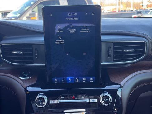 Used 2022 Ford Explorer King Ranch w/ Technology Package image 18