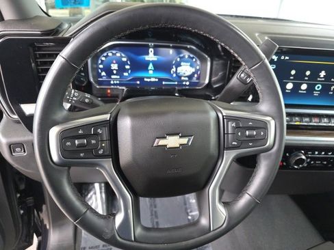 Used 2023 Chevrolet Silverado 1500 LT image 24