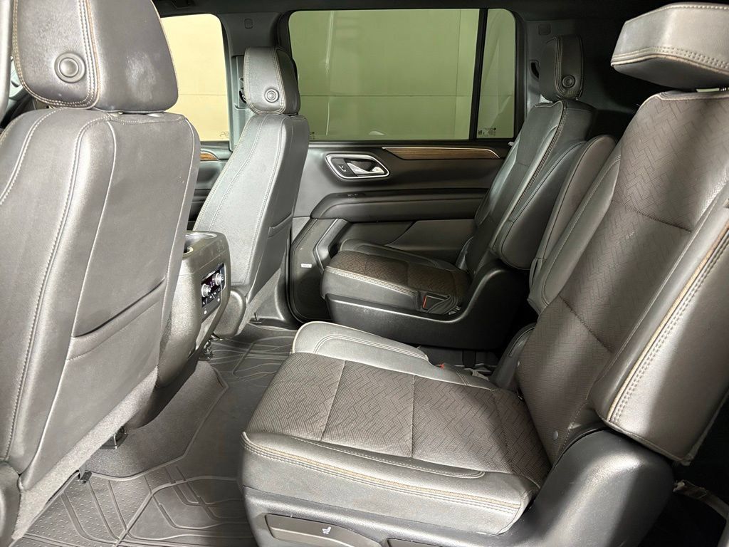 Used 2024 Chevrolet Suburban High Country AWD/4WD image 40
