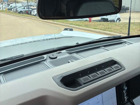 Used 2023 Ford Bronco Wildtrak image 17