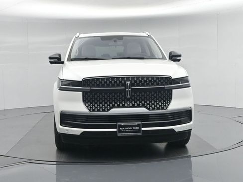 Used 2025 Lincoln Navigator Reserve AWD/4WD image 28