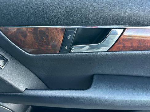 Used 2010 Mercedes-Benz C 300 Sport image 21