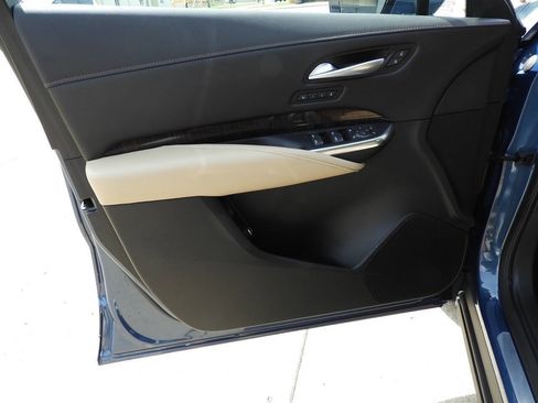 Used 2025 Cadillac XT4 Premium Luxury w/ Cold Weather Package AWD/4WD image 18