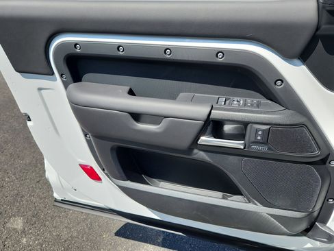 New 2025 Land Rover Defender 90 V8 image 21