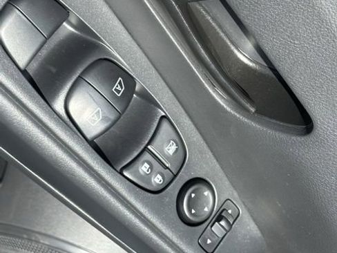 New 2025 Nissan Kicks Play S image 15