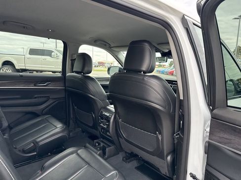 Used 2023 Jeep Grand Cherokee L Limited w/ Luxury Tech Group II image 18