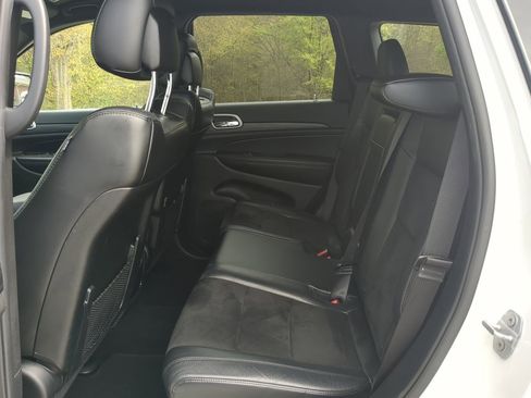 Used 2019 Jeep Grand Cherokee Laredo w/ Laredo X Package image 12