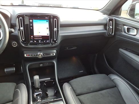 Used 2021 Volvo XC40 T5 R-Design w/ Climate Package image 14