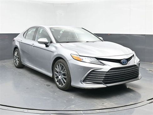 Used 2023 Toyota Camry XLE image 2