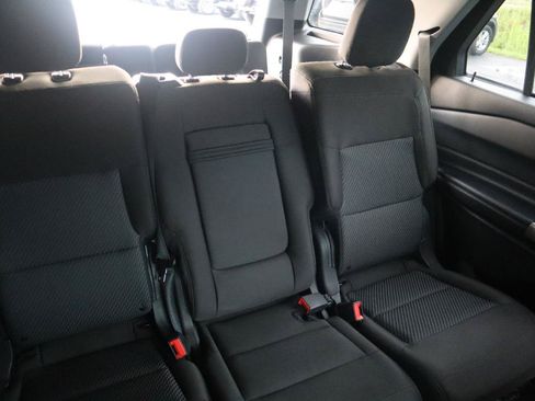 Used 2023 Ford Explorer XLT AWD/4WD image 37