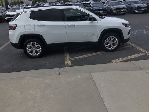 Used 2024 Jeep Compass Latitude AWD/4WD image 6