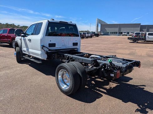 New 2025 Ford F450 XLT w/ XLT Value Package image 6