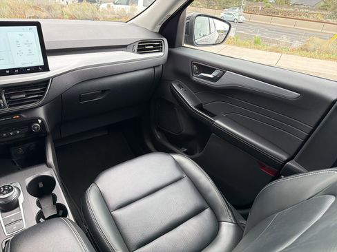 Used 2025 Ford Escape Platinum AWD/4WD image 13