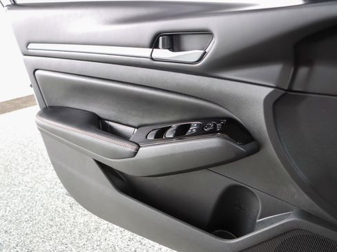 Used 2024 Nissan Altima 2.5 SR w/ SR Premium Package image 22