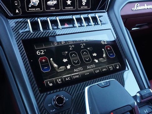 Used 2022 Lamborghini Urus AWD/4WD image 49