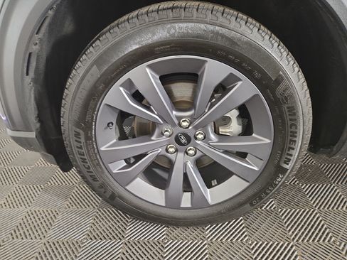 Used 2023 Ford Explorer XLT w/ Equipment Group 202A AWD/4WD image 34