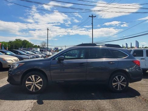 Used 2018 Subaru Outback 3.6R Limited AWD/4WD image 2