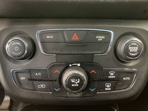 Used 2020 Jeep Compass Limited image 18