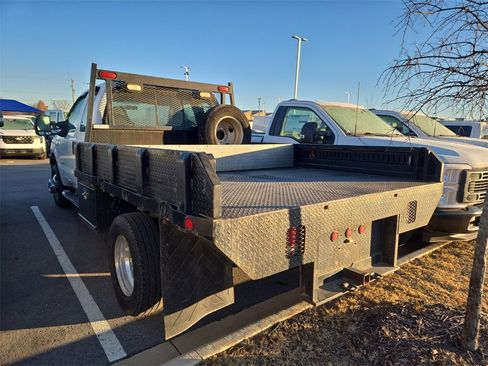 Used 2005 Ford F350 XLT image 2