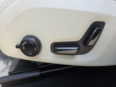 New 2026 Volvo XC60 B5 Ultra w/ Protection Package Premier image 39