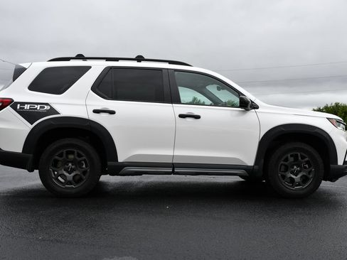 Used 2023 Honda Pilot TrailSport image 8