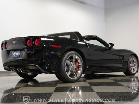 Used 2007 Chevrolet Corvette Coupe w/ Performance Package RWD image 28