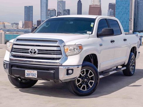 Used 2017 Toyota Tundra SR5 RWD image 1
