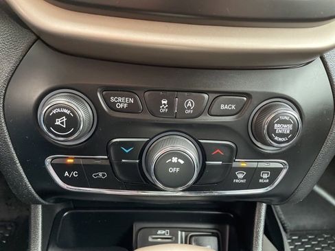 Used 2017 Jeep Cherokee Latitude w/ True North Edition image 21