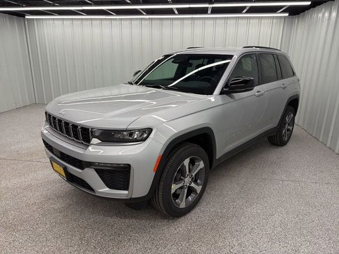 New 2026 Jeep Grand Cherokee Limited image 3