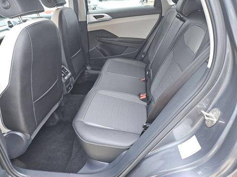 Used 2025 Volkswagen Taos SE AWD/4WD image 26
