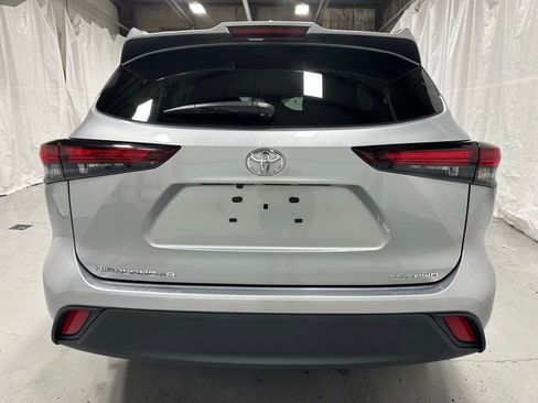 Used 2025 Toyota Highlander XLE AWD/4WD image 6
