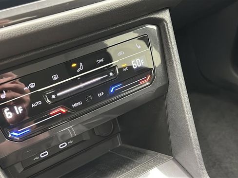 Used 2024 Volkswagen Tiguan SE FWD image 19