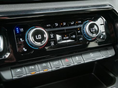 Used 2024 GMC Sierra 1500 AT4 AWD/4WD image 29