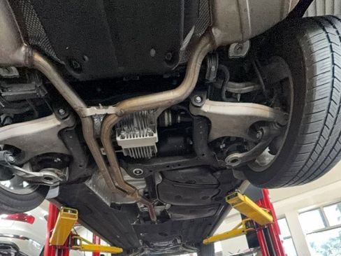 Used 2021 Porsche Macan w/ Premium Package image 91