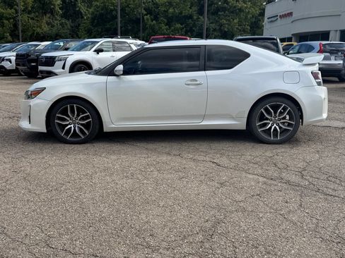 Used 2015 Scion tC FWD image 4