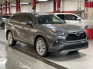 Used 2025 Toyota Highlander Platinum video 2