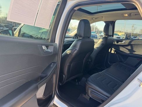 Used 2023 Ford Escape Platinum w/ Premium Technology Package AWD/4WD image 19