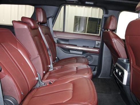 Used 2024 Ford Expedition Limited AWD/4WD image 32