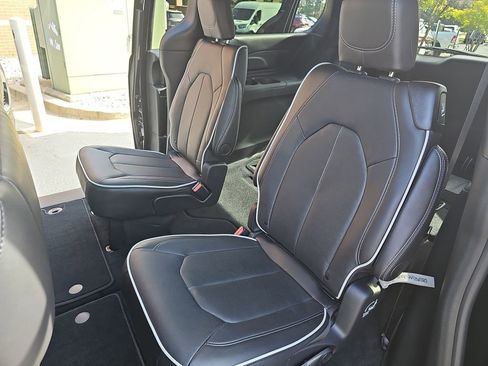 New 2026 Chrysler Pacifica Limited w/ S Appearance Package image 16