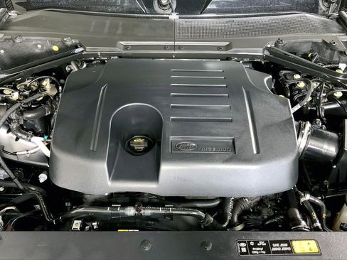 Used 2022 Land Rover Defender 110 SE image 9