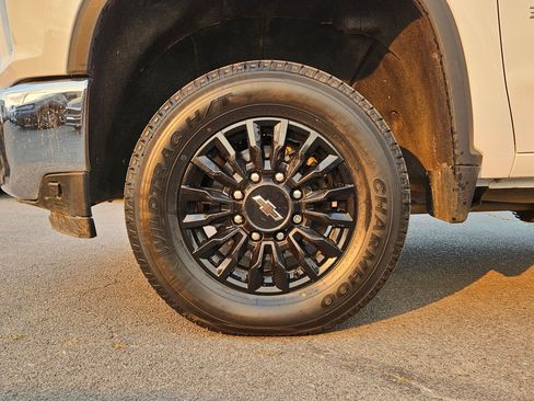 Used 2022 Chevrolet Silverado 3500 LT w/ Convenience Package AWD/4WD image 14