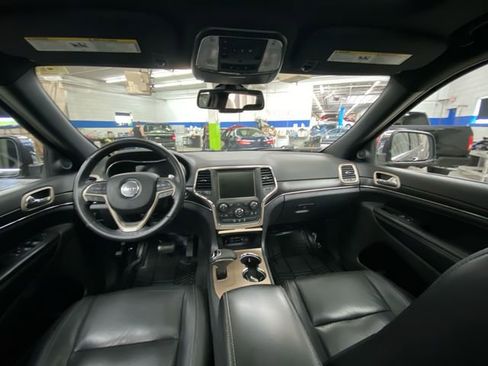 Used 2015 Jeep Grand Cherokee Limited w/ Trailer Tow Group IV AWD/4WD image 28