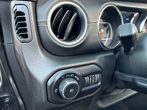 Used 2021 Jeep Wrangler Unlimited Sahara image 21