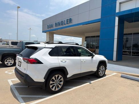 Used 2019 Toyota RAV4 XLE Premium w/ Cold Weather Package AWD/4WD image 2