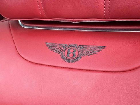 Used 2018 Bentley Bentayga AWD/4WD image 27