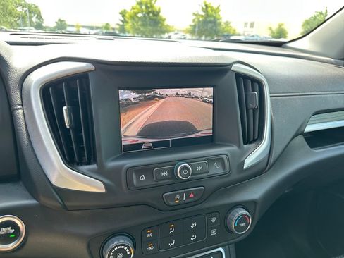 Used 2024 GMC Terrain SLE FWD image 25